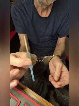 Escape from handcuffs by shimming #lockpicking #locksport