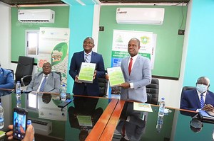 Signature de l'accord-cadre de partenariat entre le Programme National Changement Climatique et le West African Science Service Center on Climate Change and Adapted Land Use - Abidjan.net Photos