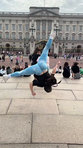 📍Buckingham Palace ✨🏰 @Bulky Girl #courtneysanderson #itscourtney #gymnast #buckinghampalace #london