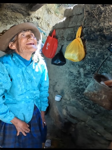 Abuelita Lucía recibe luz solar y cocina nueva