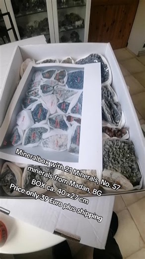 Mineralbox with 21 Minerals, No. 57 , minerals from Madan, BG BOX ca. 40 x27 cm Price only 39 Euro plus shipping Günstige Mineralien für Sammler und Wiederverkäufer. Ich denke es gibt nicht viele Anbieter wo es eine Box in der Größe so günstig gibt. Der Preis pro Mineral liegt unterhalb von 2 Euro #calcite #minerals #mineralshow #mineralsforsale #mineralien