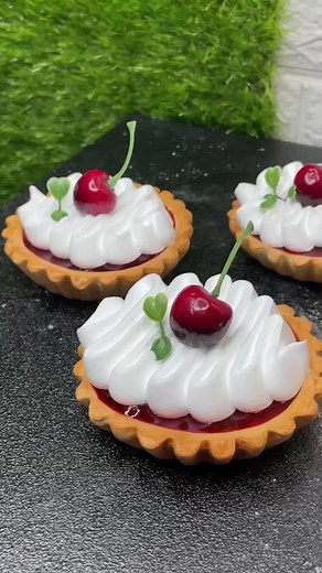 Deliziose mini torte di ciliegie fatte con slime!