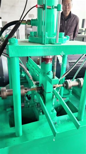 Fully automatic round pipe tapping machine, automatic feeding and tapping #AutomationTools #tapper
