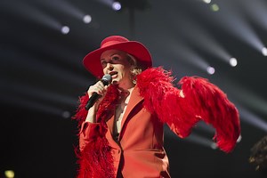 Leslie Clio nackt für PETA: „Alle Tiere haben die gleichen Teile!“
