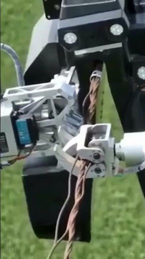 This Robot Repairs High-Voltage Power Lines!