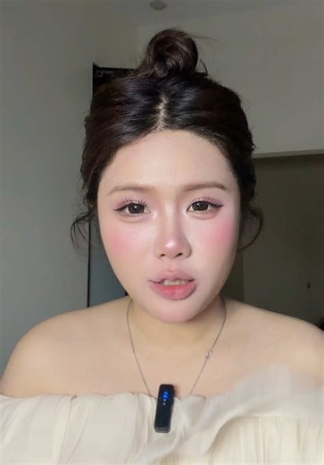 Cách tạo mái tóc gọn gàng cho nam với gom xịt tóc