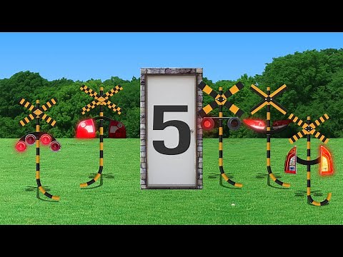 謎の異次元の扉から次々と現れる変な踏切カンカン