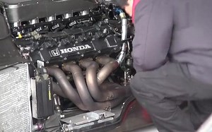 实拍工作人员现场测试F1发动机，这发动机绝对是世界一流的