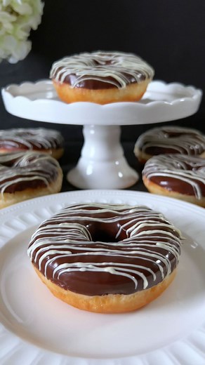 Food with Style on Instagram: "Donuts Recipe 👩🏻‍🍳 These homemade donuts are an irresistible delight. With a crispy exterior and a soft, airy interior, they’re perfect for all the sweet tooths out there. 🍩 Ingredients: - 45 g melted butter - 7 g dry yeast - 350 to 375 g all-purpose flour - 1 large egg - 150 ml lukewarm milk - 1 tsp vanilla extract - Pinch of salt - 60 g sugar - Frying oil (e.g., vegetable oil) - Chocolate glaze (dark or milk) - 1 tsp butter (for the glaze) 👩🏻‍🍳 Instruction