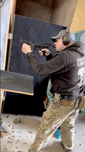 ITALIAN M4 SPECTRE 🇮🇹 #gunshorts #guncollection #gunhistory #italy #m4 #spectre #smg #9mm #guns