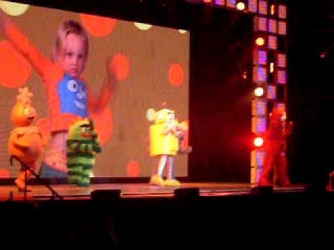 Yo Gabba Gabba Live Hold Still