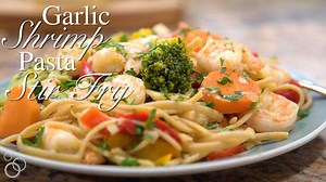 25K views · 101 reactions | Healthy Garlic Shrimp Pasta Stir Fry. This quick, easy meal tastes like a special date-night dinner but only requires weeknight-level effort (ready in just 30 MINUTES!). Packed with lemon, garlic, and veggies! RECIPE HERE: https://www.wellplated.com/garlic-shrimp-pasta | Well Plated | Facebook