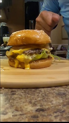 Double Smash, Double Cheese — The Secret to Crispy Juicy Burger Magic