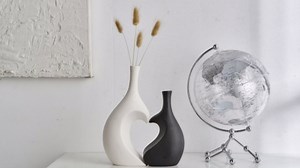 Unique Heart Shaped Vase: Set of 2 Black and White Heart Shaped Vase for Home Decor Minimalist Modern Decorative Vases for Living Room Dining Room Table Coffee Table Centerpiece Shelf Decoration
