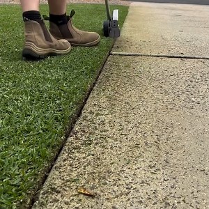 ⚠ Serious edging ahead ⚠ Edging made simple with the EGO Edger Attachment (EA08000) ✅ Check it out here 👉 www.tradetools.com/ego-56v-multi-tool-20cm-edger-attachment-ea0800 📽: @organic_garden_patch | TradeTools