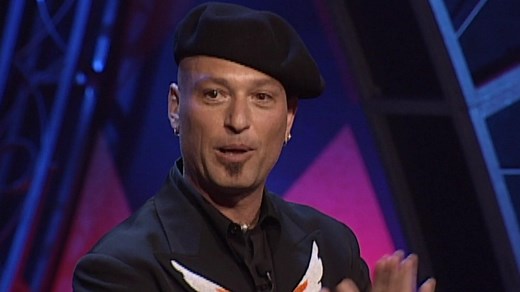 Happily married but can’t help but gawk? Howie Mandel has advice his wife won’t like. | Just For Laughs