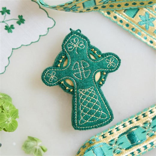 Celtic Knot Cross Ornament, Handmade Felt Irish Symbol Charm, Festive Saint Patrick’s Day Decor - Etsy
