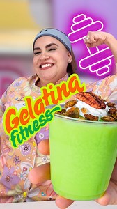 ✨🍋 ¿Quieres empezar tu vida fit sin renunciar a lo rico? 🍋✨ En este reel te enseño cómo preparar una gelatina sin azúcar, cremosa, fresca y perfecta para esos antojos dulces sin culpa. Ideal si estás cuidándote, empezando hábitos nuevos o simplemente quieres algo delicioso y ligero. Guárdalo porque esta receta se queda contigo 🥄 📝 Ingredientes: • 1 sobre D’gari de limón sin azúcar • 1 taza de agua • 1 ½ tazas de leche de coco • 1 taza de yogurt griego • Granola al gusto Hazla, disfrútala y d