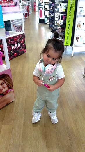 Lilia’s Adorable Headphone Review from iClever