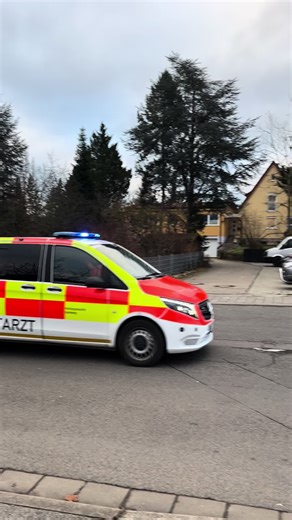 NEF auf Anfahrt zum Klinikum Notarzt holen. @Bamberger Blaulicht @Einsatzfahrten.bamberg @blaulichtfilmerin @Einsatzfahrten.Nürnberg @bluelight_ansbach @Bluelight_reh @Blaulichtfahrten-Ansbach @🇩🇪🦅Blaulicht_Bayern🦅🇩🇪 #bamberg #blaulicht #nef #malteser #fyp