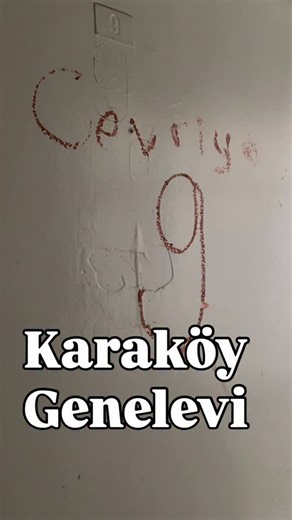 @serap2yek on Instagram: "90’lı yıllarda defalarca vergi rekortmeni olan, pandemide kapanan, daha sonra yıkılan, nice acılara, dramlara, Yeşilçam filmlerine konu olan yaklaşık “200 yıllık” meşhur Karaköy Genelevi’ndeki 47 ev ve sayısız odadan biri de bu “fantezi odası”. Genelev ile ilgili diğer videoları profilimden izleyebilirsiniz. @serap2yek . . #taksim#karaköy#trtbelgesel#i̇stanbul#gotürkiye"