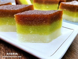 Eggless Steamed Tricolour Cassava Kuih The bottom layer is original flavour, the middle green layer is pandan flavour, while the top brown layer is flavoured with dark brown sugar. Details, recipe and reminders at: https://mykitchen101en.com/steamed-tricolour-cassava-tapioca-kuih-eggless-version/ Watch YouTube 16:9 HD video at: https://youtu.be/zITHNn6MUl0 Subscribe YouTube Channel at: http://www.youtube.com/c/MyKitchen101en | MyKitchen101en