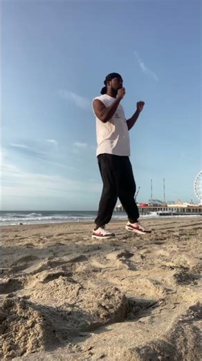 Side step squats #healthyliving #healthylifestyle #fitness