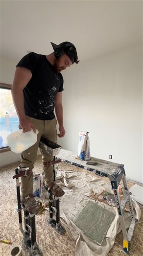 The Crack Dealer on Instagram: "Optimizing our 5 minute durabond today I like to use this mud when doing small repairs It helps me get the job done in one day A trick I learned when playing with this 5 minute mud is sometimes it sets too quickly on people To avoid this I mix up half of the compound on one side of my pan but leave the other half of the pan half mixed waiting to be turned into mud I am able to slowly feed in more compound and mix as l walk to the next spot This helps me accomplish