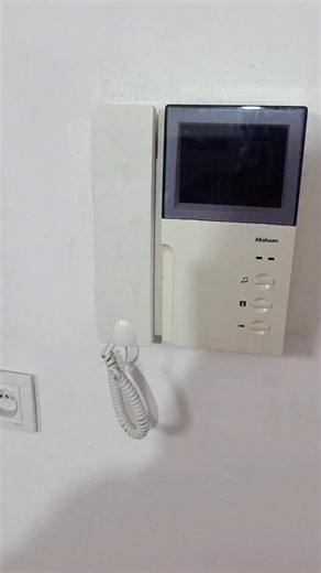 ‎برق با ما‎ | ‎چرا آیفون زنگ یکسره می‌زند؟ زنگ آیفون همیشه یکسره می‌زنه؟ 🔔 معمولاً دلیلش کابل آسیب‌دیده، گیر یا اتصال کوتاه شستی‌ها (مخصوصاً در پنل‌های...‎ | Instagram