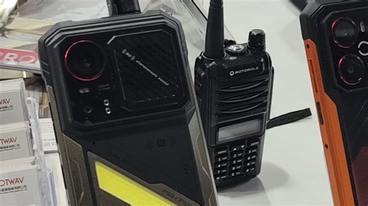 无奇不有的手机行业，西班牙MWC对讲机三防手机HotwavHyper8Ultra上手！#三防手机 #hotwav #对讲机 #户外手机