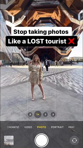 Stop taking photos like a lost tourist ❌️ #poses #posing #posestips #posingideas #posesforpictures #howtopose #posingtips #posingforthecamera #posingcoach #presetlightroom | biabeible