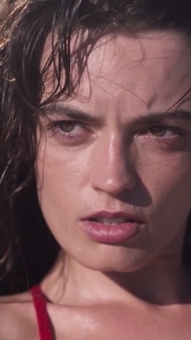 HOT MILK Film Starring Emma Mackey and Vicky Krieps
