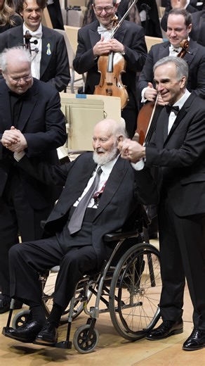 Last night (1/22) was a very special concert as the legendary composer John Williams joined us on stage for a surprise appearance at our all-John Williams program! We're so grateful he could attend as we celebrate his gifted artistry in his film scores and symphonic works, including the Boston premiere of his Piano Concerto. Catch the final performances this weekend (1/23-25) → bit.ly/4iNBLlw 🎥: John Williams takes his bow with BSO Music Director Andris Nelsons, pianist Emanuel Ax, and violinis