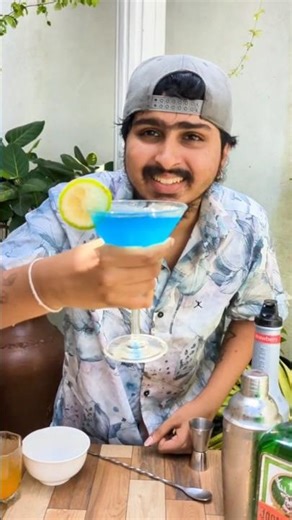 Blue Lagoon in 20 Seconds 💙🍹 | Easy Blue Cocktail!