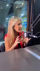 Videocapsula endoscopica (Estudio endoscópico para evaluar Intestino delgado). Para hablar de ello nos acompañó la Dra. Carla Días, Gastroenterólogo endoscopista, especialista en video cápsula y enteroscopia. Presidente de la Sociedad Venezolana de Gastroenterología. La #Endoscopia con #Videocápsula (#VideoendoscopiaInalámbrica) es un procedimiento en el que el paciente traga una cápsula que funciona con una batería. La cápsula contiene una o dos pequeñas cámaras, una lámpara y un transmisor. El