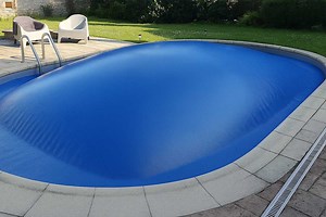 Pourquoi le ballon d’hivernage est l’allié indispensable de votre piscine avant l'hiver ?