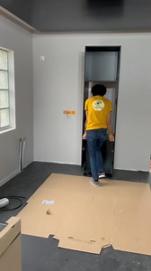 Pose de cuisine Schmidt de À à Z… Kitchen insulation… #cuisiniste #kitcheninstaller #kitchen #cuisine #poseur | CuisiTop