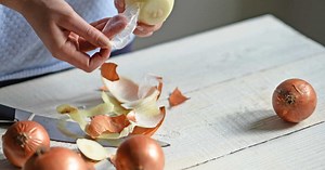 Ne jetez plus la peau des oignons : 8 astuces pour la recycler au quotidien