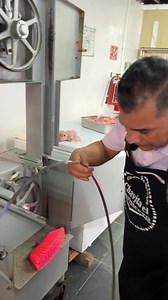 CAMBIANDO LA CINTA DE LA SIERRA DE CORTAR HUESO Y TE MUESTRO PARA QUE SIRVE EL ASERRIN | Carnicería "La Mexicana"