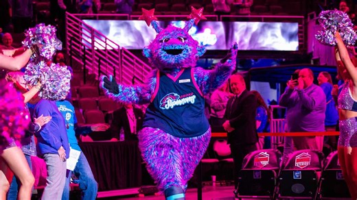 'Introducing...Starla!': Omaha Supernovas unveil mascot at CHI Health Center