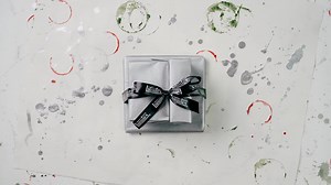 The Liquitex Pouring bundle includes a range of inks, mediums, and canvas boards to get you started with acrylic pouring. Create fluid-art using the highly-pigmented Liquitex Professional Inks and experiment with various flowing effects and finishes created by the Liquitex Pouring Mediums. This set is the perfect gift this Christmas for anyone interested in trying out acrylic pouring techniques with exceptional quality materials! 🎄 | CASS ART