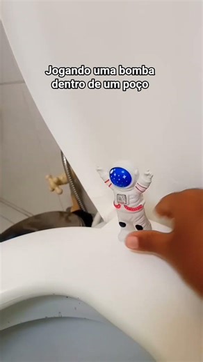 Jogando uma bomba dentro de um poço