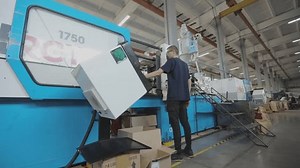 Plastic injection molding machine. Plastic injection molding process.