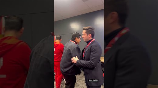 Jaime Munguia gets visit from old trainer Erik Morales in front of new trainer Freddie Roach