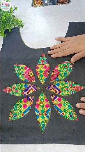 Make Beautiful 😍 easy Hand made flowers to style the dress #youqariagallery #fashion #youtubeshorts