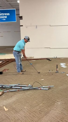 That’s one way to find a stud 🎥: _carltonsnow_ #golf #golfing #golfer #viral #explore #fyp #funny #tigerwoods #pga #diy #stud #pure #swing #construction | Pushing Par