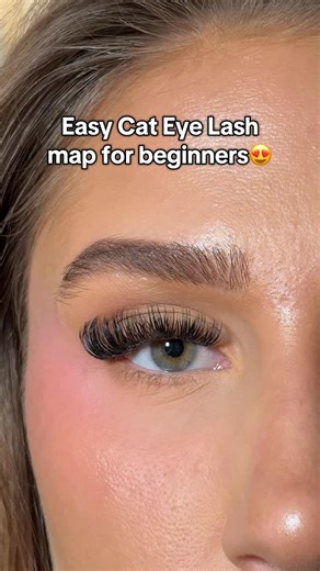 DIY Cluster Lash Extensions | Beginner Friendly on Instagram: "Easy fox eye lash map for beginners Comment “cat eye” to get yours now💌"