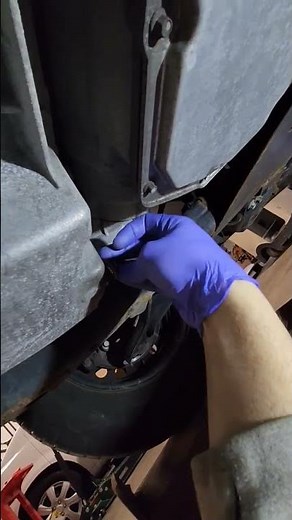 2006 Saturn Vue 4cyl 2.2L Oil Change / 5qt 5W30 / Socket for Oil Filter is 32 #mechanic