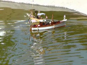 African Queen versus Victoria - steam model boats.WMV