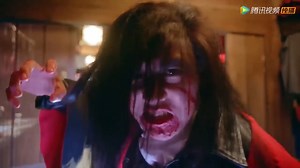 Late night vampire visit? 深夜吸血鬼拜访？！ Watch the full version: https://bit.ly/3w0Kqt2 WeTV Movie Channel on Youtube: https://bit.ly/wetvmovie | 企鹅爱追剧 | Facebook